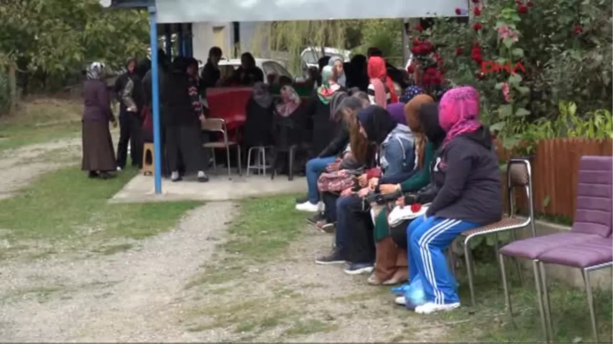 Evinde Ölü Bulunan Öğretim Görevlisi İçin Tören