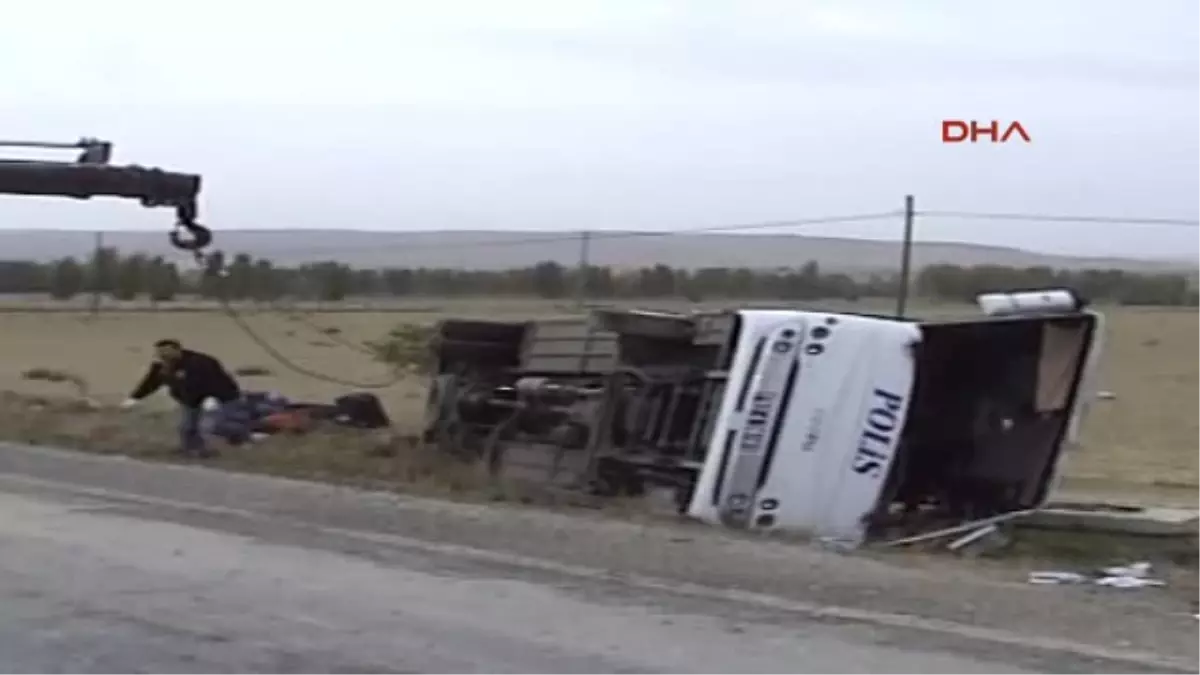 Afyonkarahisar Polis Otobüsü Devrildi: 23 Yaralı