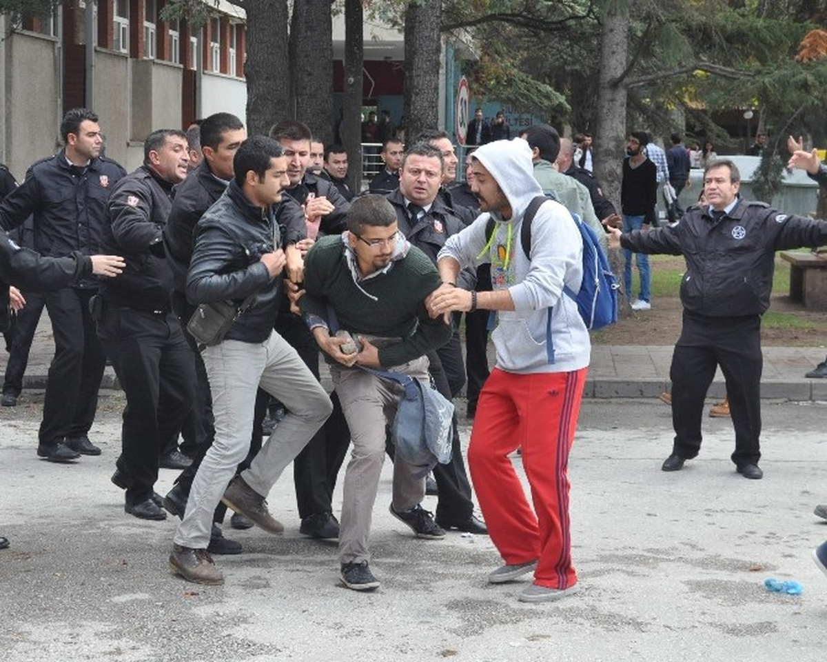 Anadolu Ünivesitesi\'nde Tehlikeli Gerginlik
