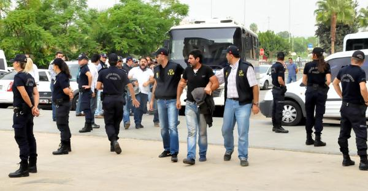 Antalya\'da Kobani Eylemlerine Katılan 13 Kişi Adliyede