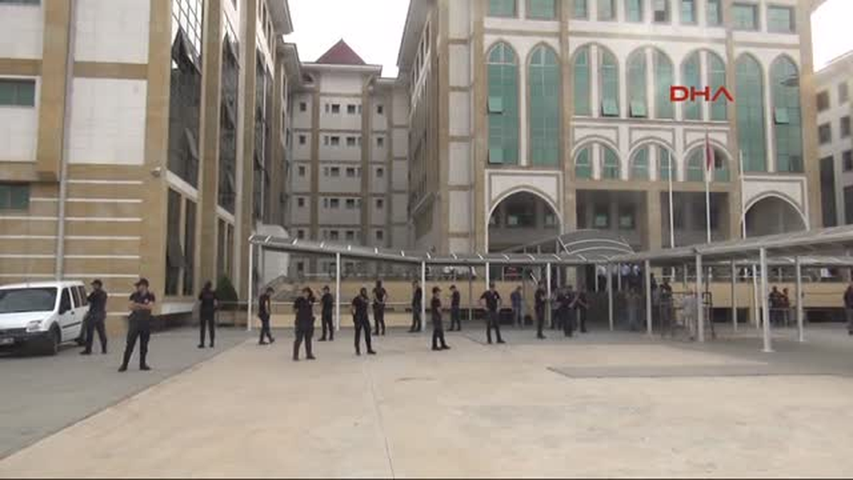 Antalya\'da Kobani Eylemlerine Katılan 13 Kişi Adliyede