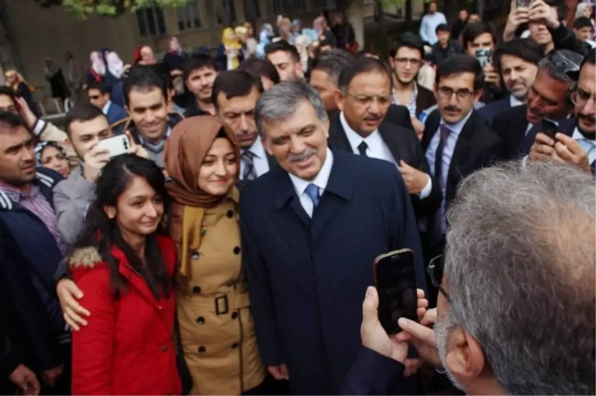 Bakan Yıldız Çekti, Gül Poz Verdi