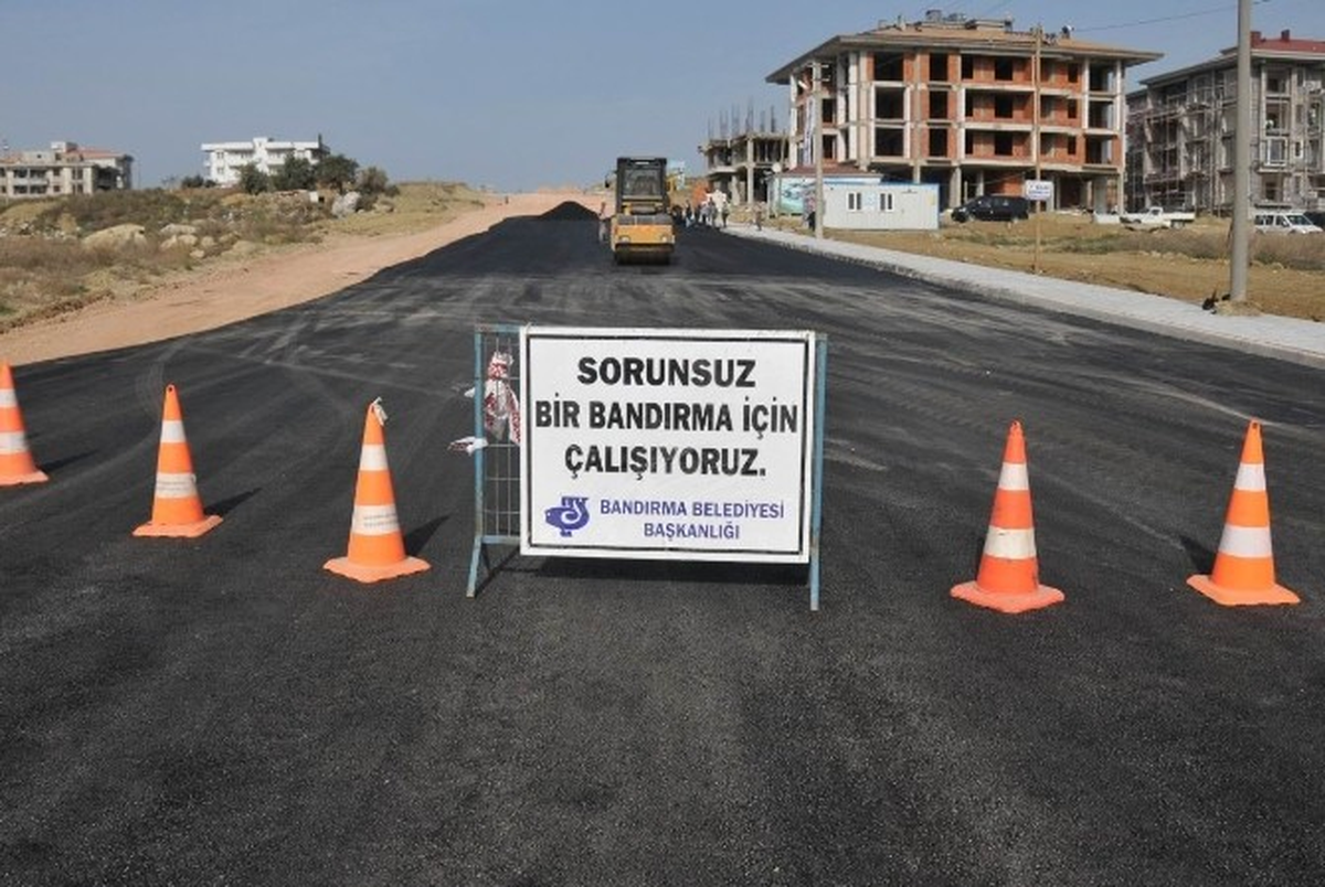 Bandırma\'da Yol Yapım ve Onarım Çalışmaları