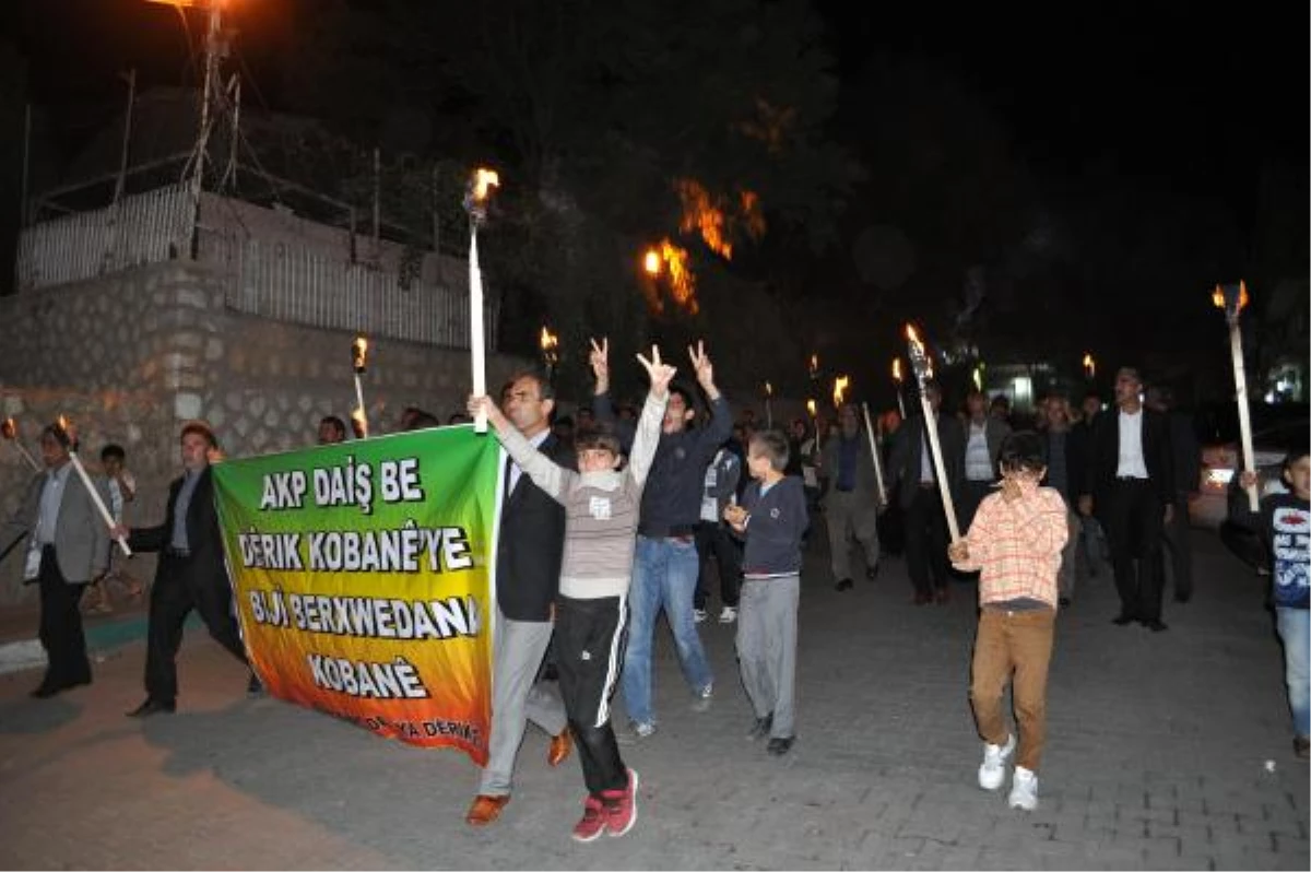 Derik\'te Meşaleli Protesto Yürüyüşü