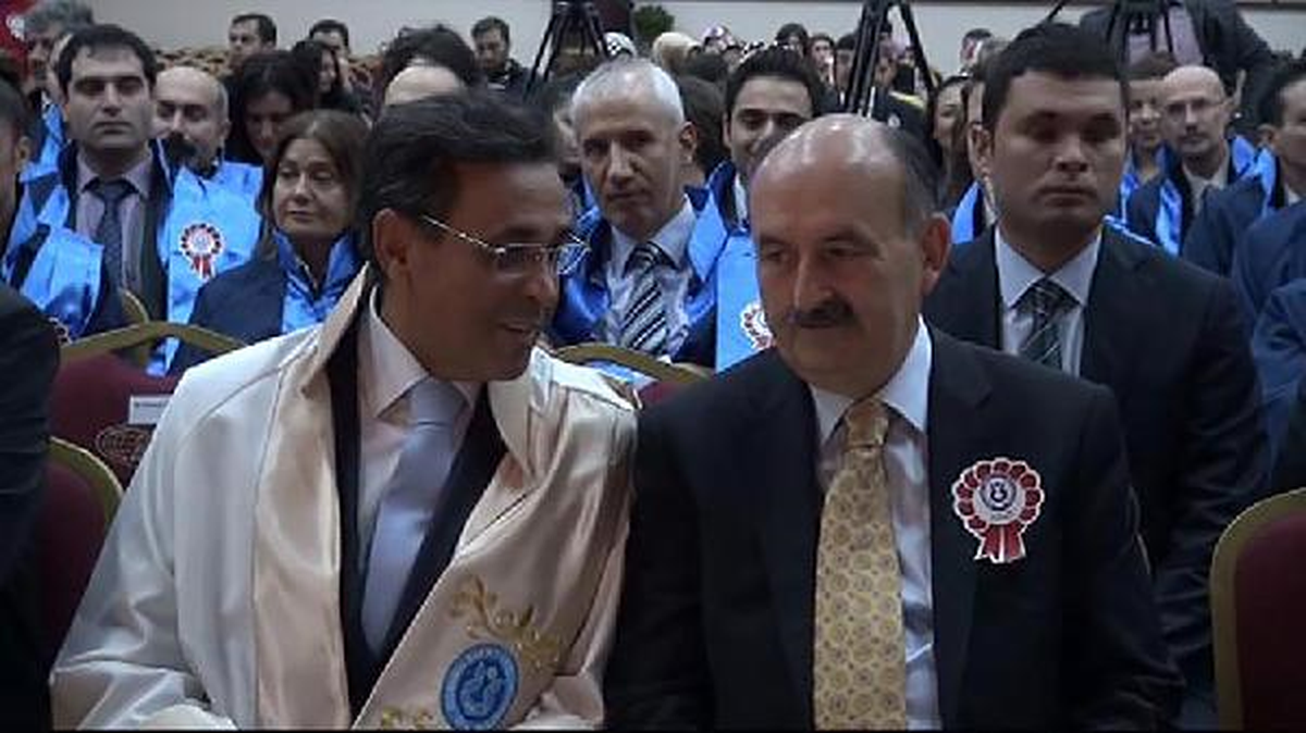 Esenyurt Üniversitesi Öğrencilerine İlk Ders Sağlık Bakanı\'ndan