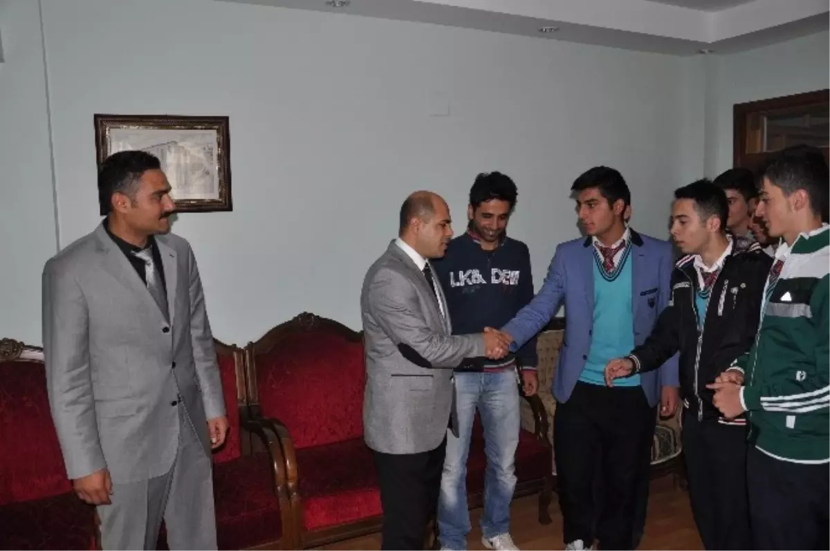 Gençlik Merkezi\'nden Gülsuyu ve Lokum İkramı