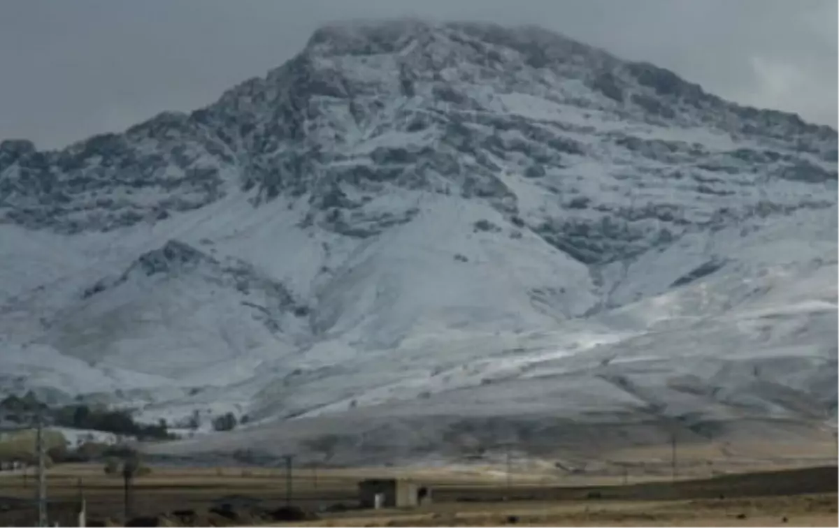 Hakkari\'ye Mevsimin İlk Karı Yağdı