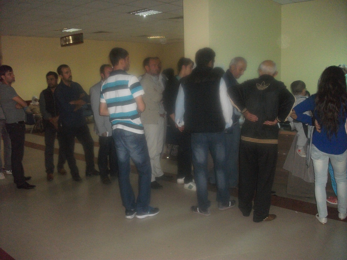 Hastanede Sıra Vatandaşı Canından Bezdirdi