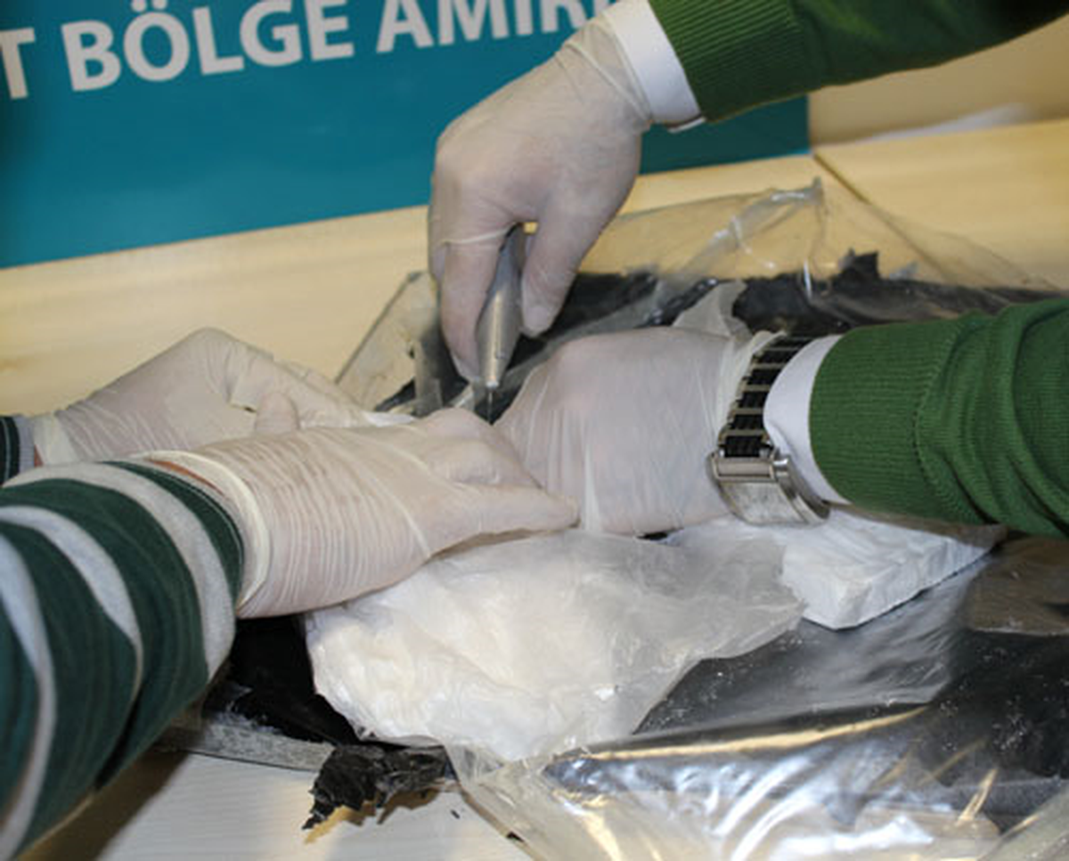 İzmir\'de 16 Kilogram Uyuşturucu Madde Ele Geçirildi