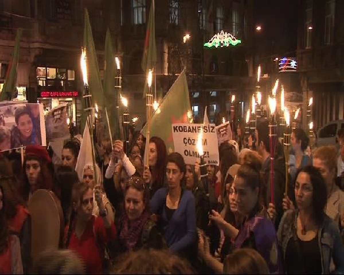 Beyoğlu\'nda Kadınlardan Kobani Eylemi