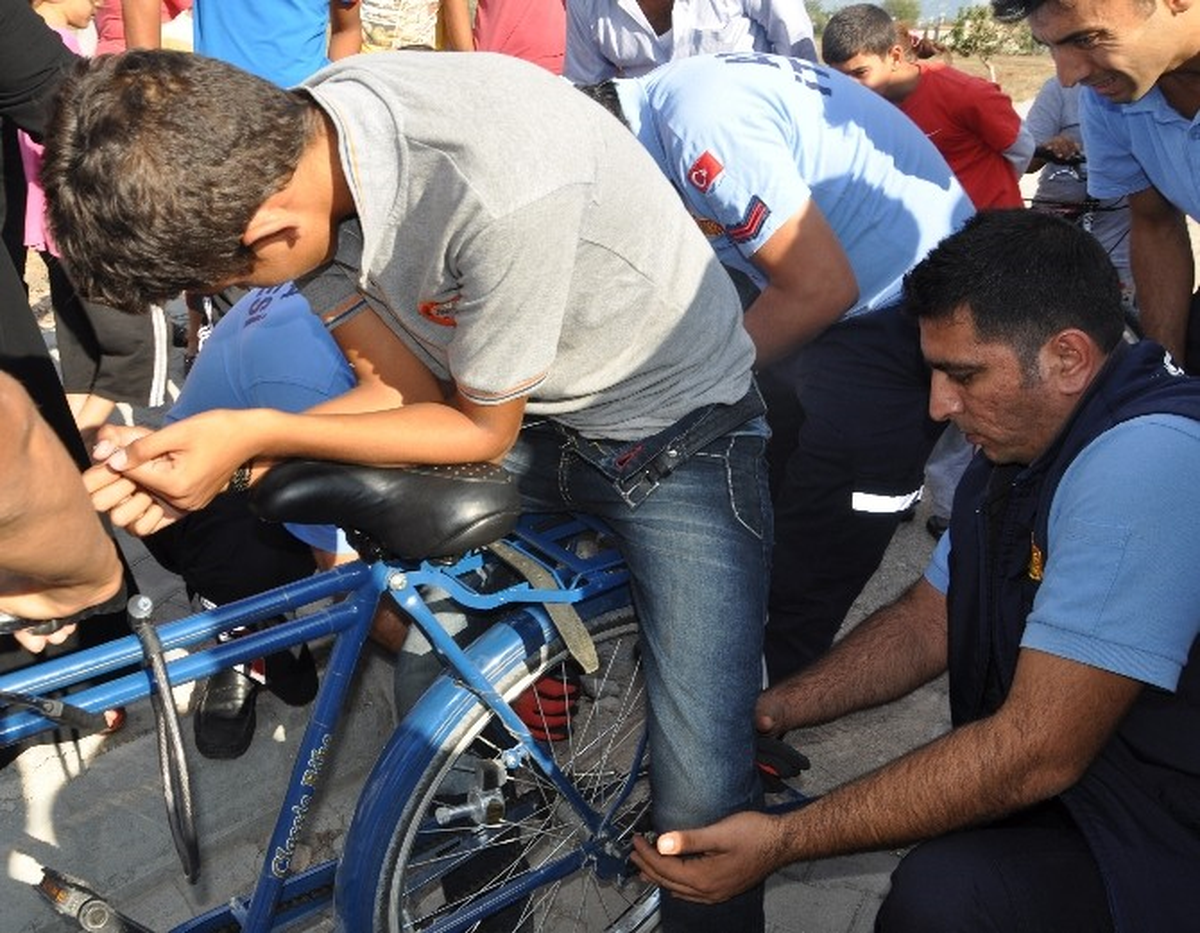 Kalçasına Batan Bisiklet Oturağıyla Hastaneye Kaldırıldı