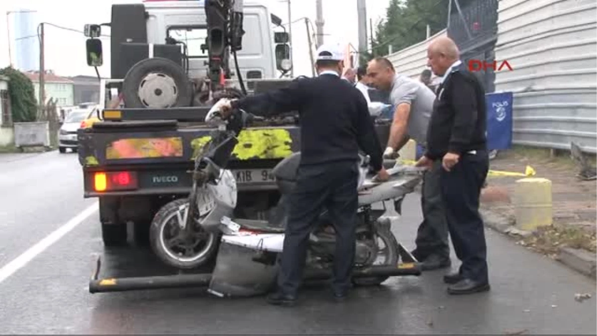 Kasksız Motosiklet Sürücüsü Kazada Öldü