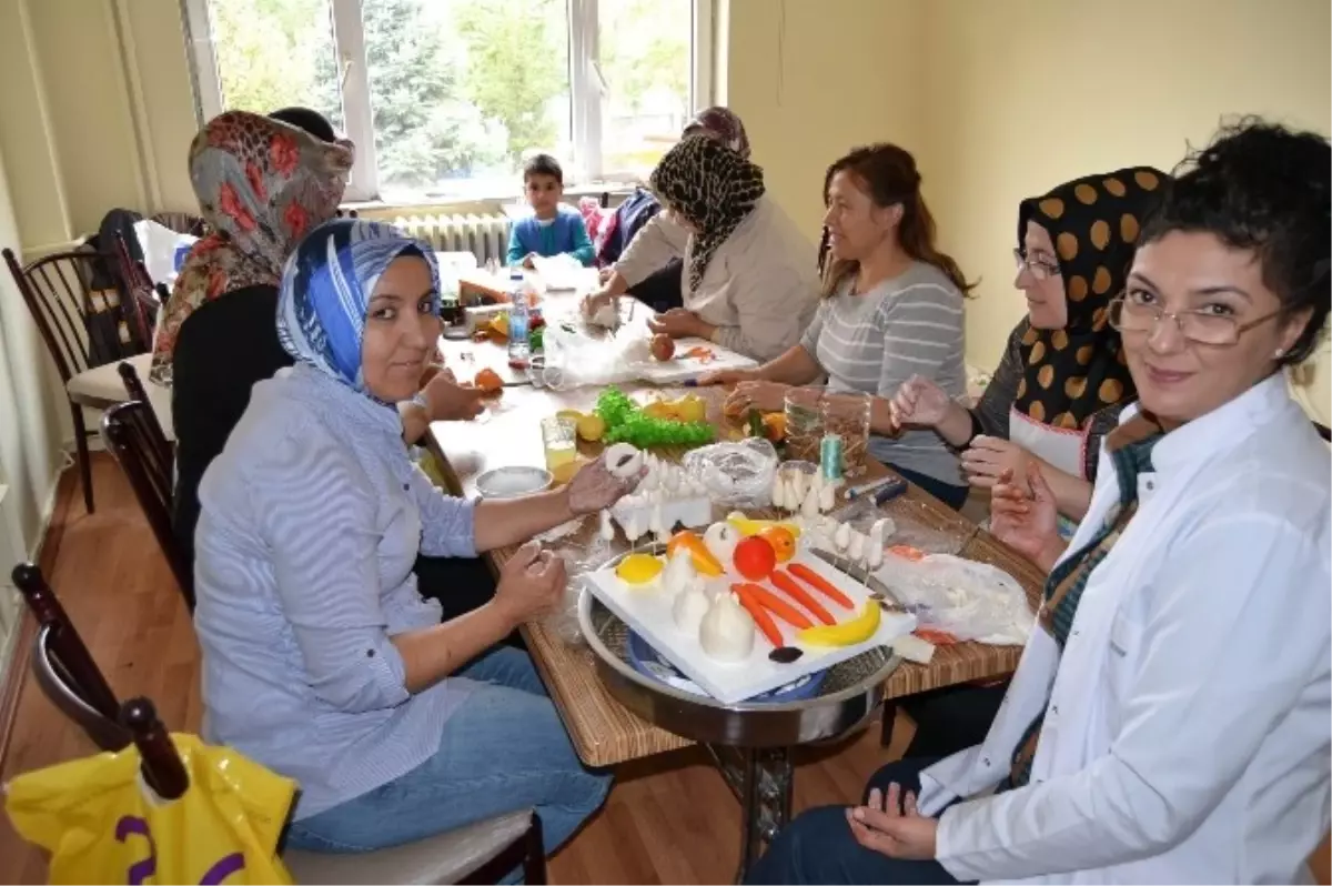 Kul-Mek Kursiyerleri Sabundan ve Keçeden Süs Eşyası Yapmaya Başladı