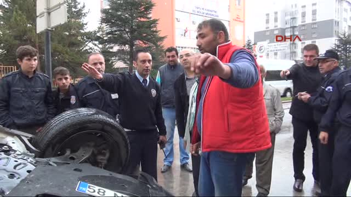 Sivas Direksiyonda Kan Şekeri Düşünce Kaza Yaptı