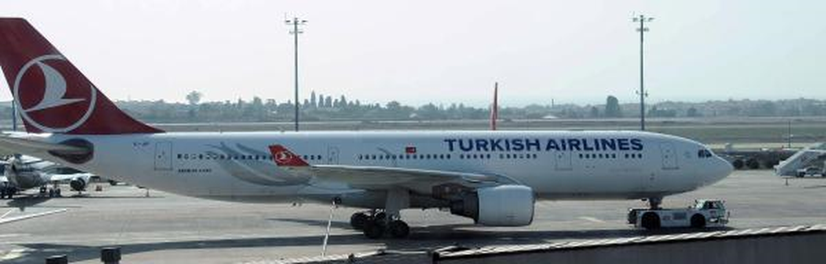 THY Uçağına Araç Çarptı
