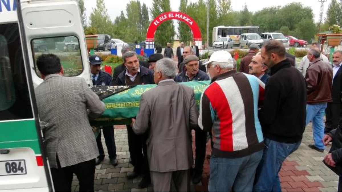 Tır\'ın Altında Ölen Asırlık Hatice Ninenin Kızı: Annem Çok Dinçti