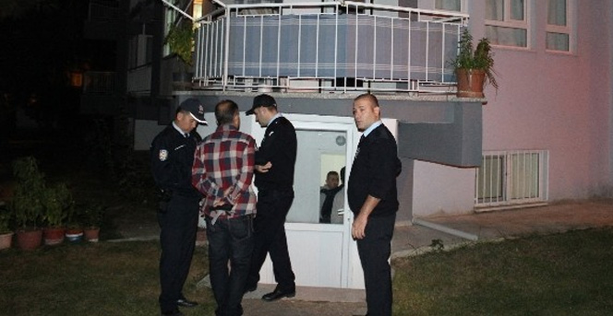 Üniversite Öğrencisi 'Seni Seviyorum' Notu Bırakıp İntihar Etti