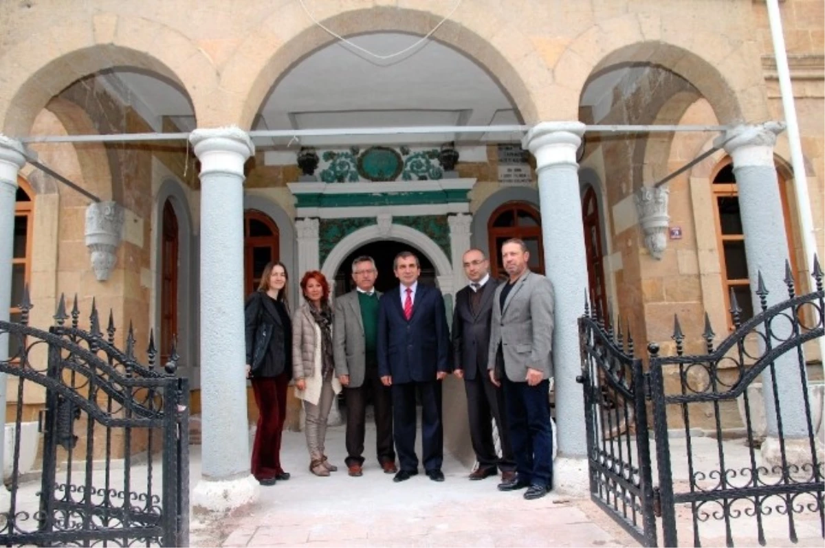 Yozgat Tarihi Askerlik Şube Binasında Restorasyon Çalışmaları Sürüyor