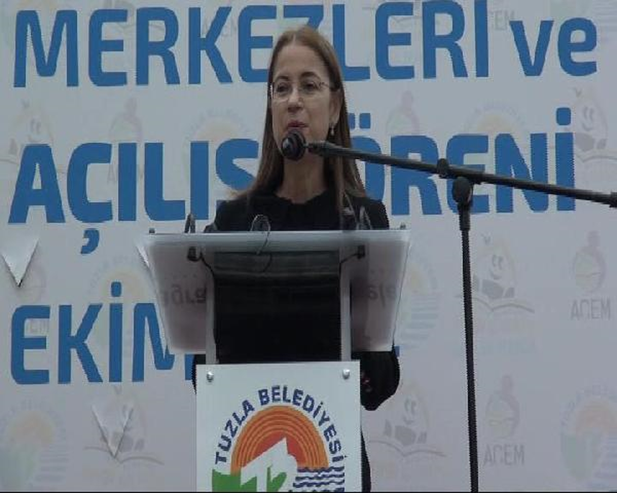 Bakan İslam: Çalışmayan Kadın Yoktur