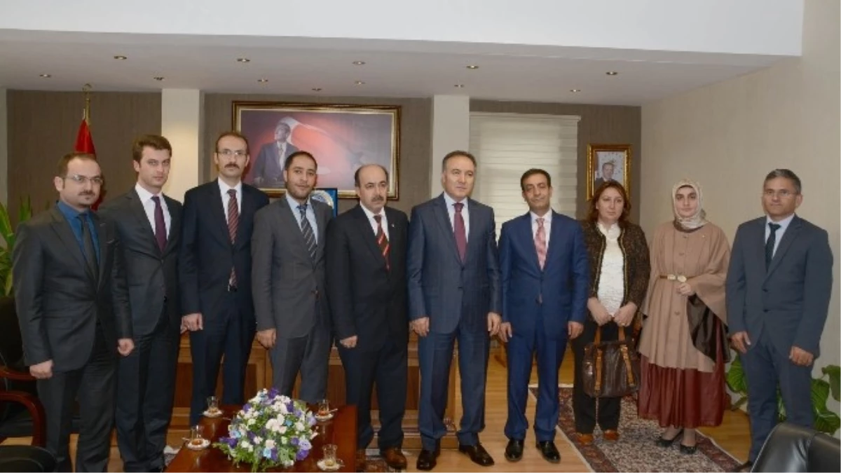 Baro Başkanı Göğebakan ve Yönetimi Vali Altıparmak ile Başkan Sekmen\'i Makamında Ziyaret Etti