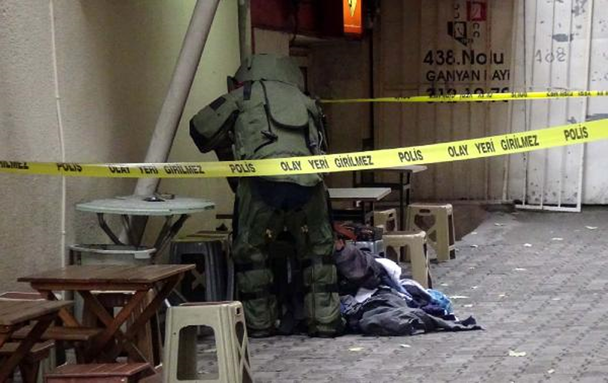 Bomba Paniğine Neden Olan Bavuldan Giysi Çıktı
