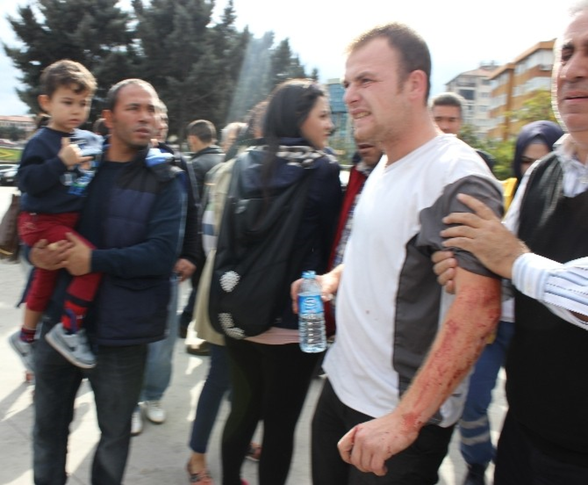 Bostancı\'da Kararsız Kalan Bir Sürücü Kamyoneti Devirdi: 4 Yaralı