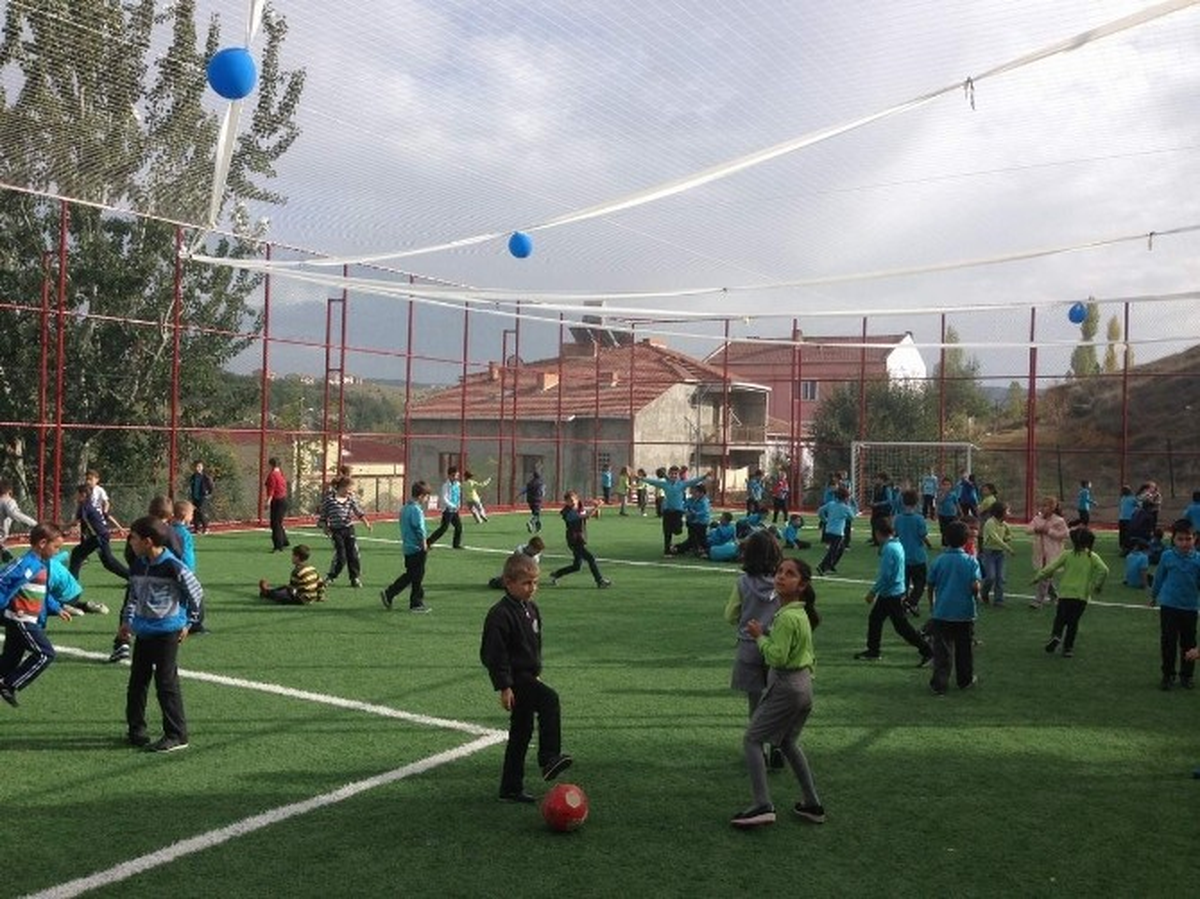 Çocuklar Sentetik Sahayı Çok Sevdi