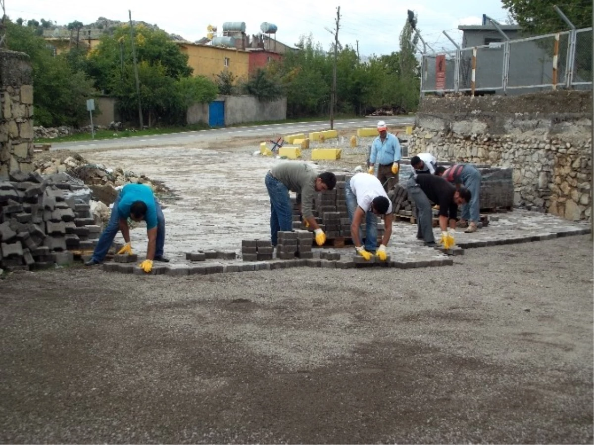 Çüngüş Köylerinde Kilitli Parke Taşı Çalışmaları Başladı