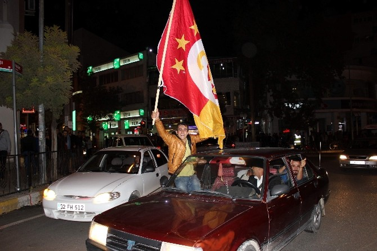Derbi Sonrası Adıyaman\'da Coşkulu Kutlama
