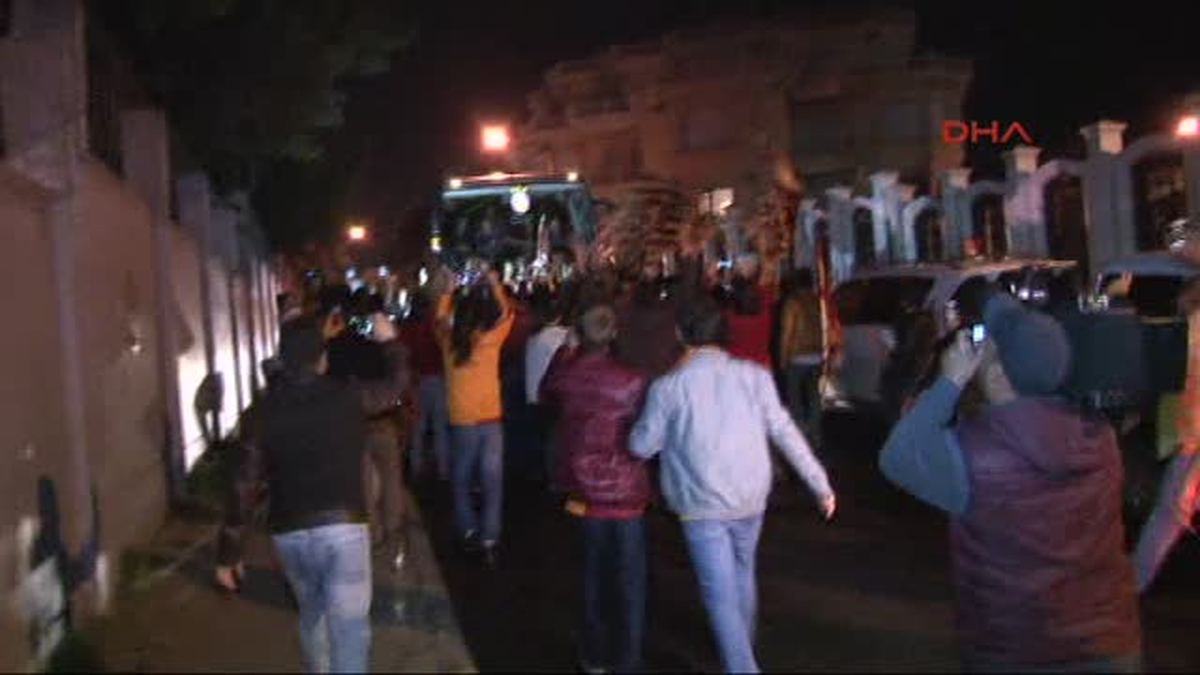Galatasaray\'a Florya\'da Coşkulu Karşılama