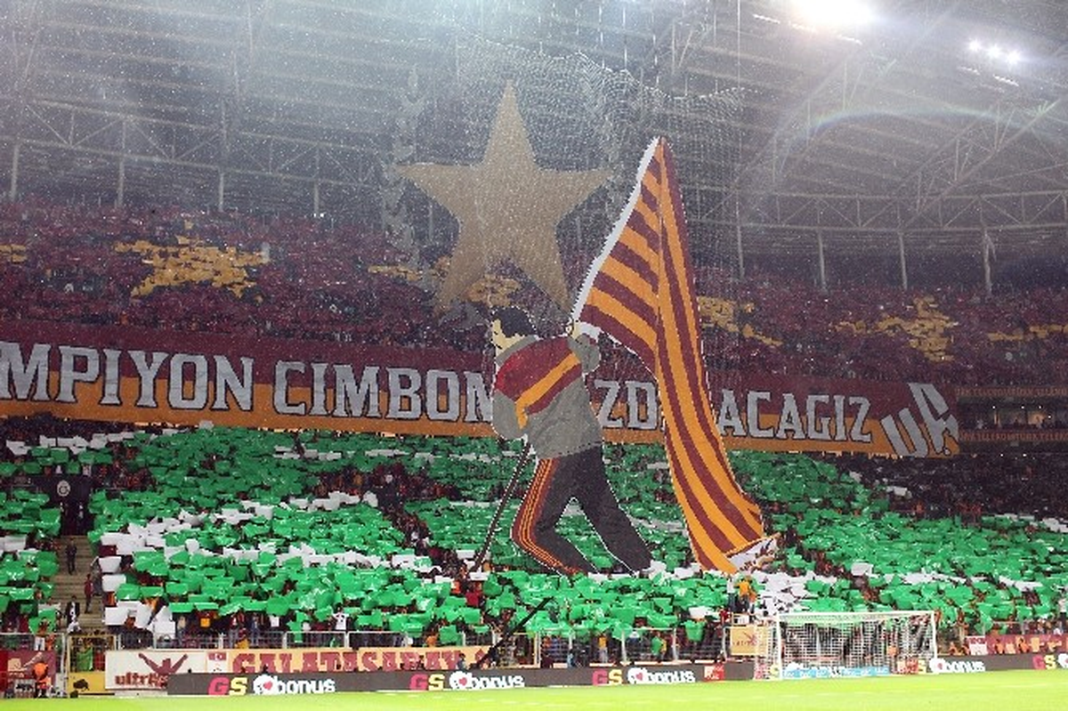 Galatasaraylı Taraftarlardan Görsel Şölen