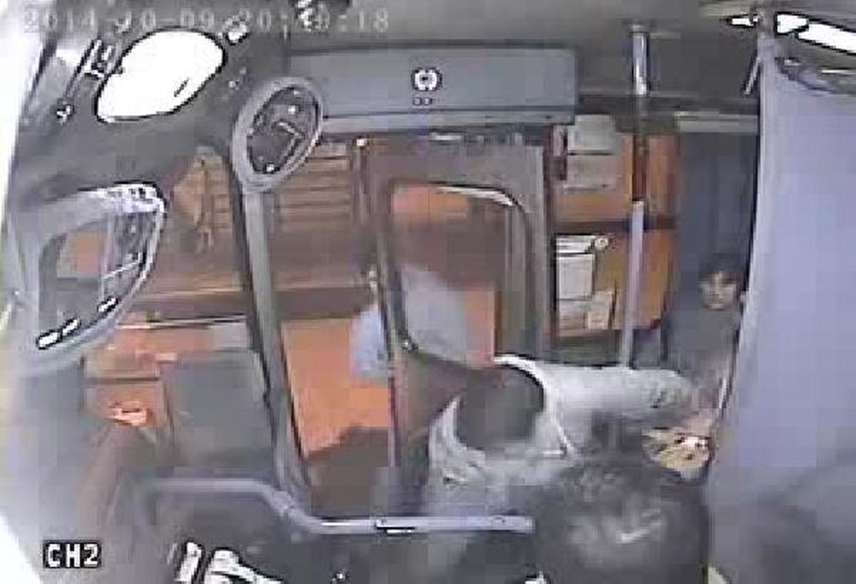 Hırsızlık Yaptığı Otobüste Sıkıştı Kaldı