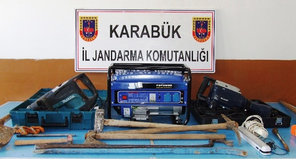 Eflani\'de Kaçak Kazı Yapan 5 Kişi Yakalandı