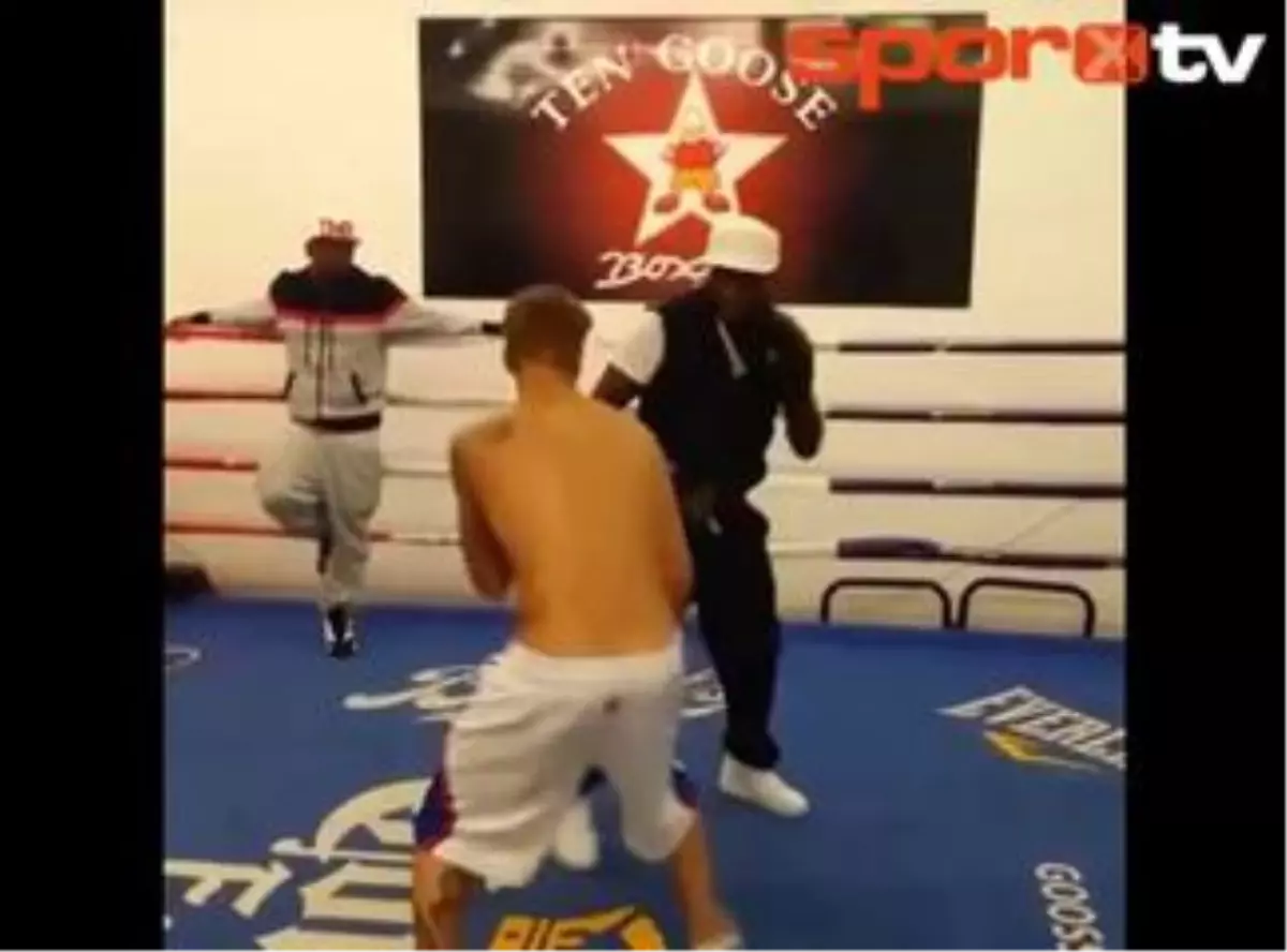 Justin Bieber, Floyd Mayweather\'a Karşı!...