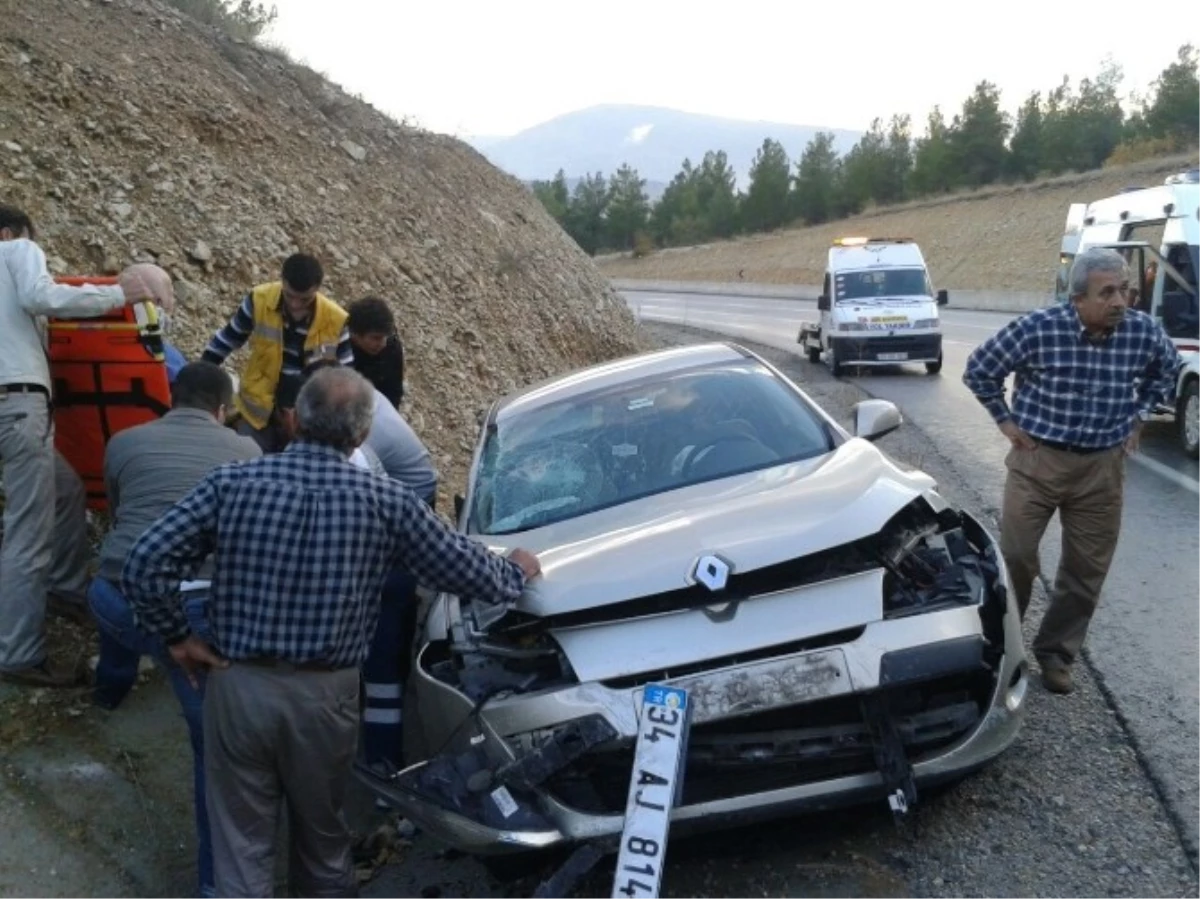 Kargı\'da Trafik Kazası: 2 Yaralı
