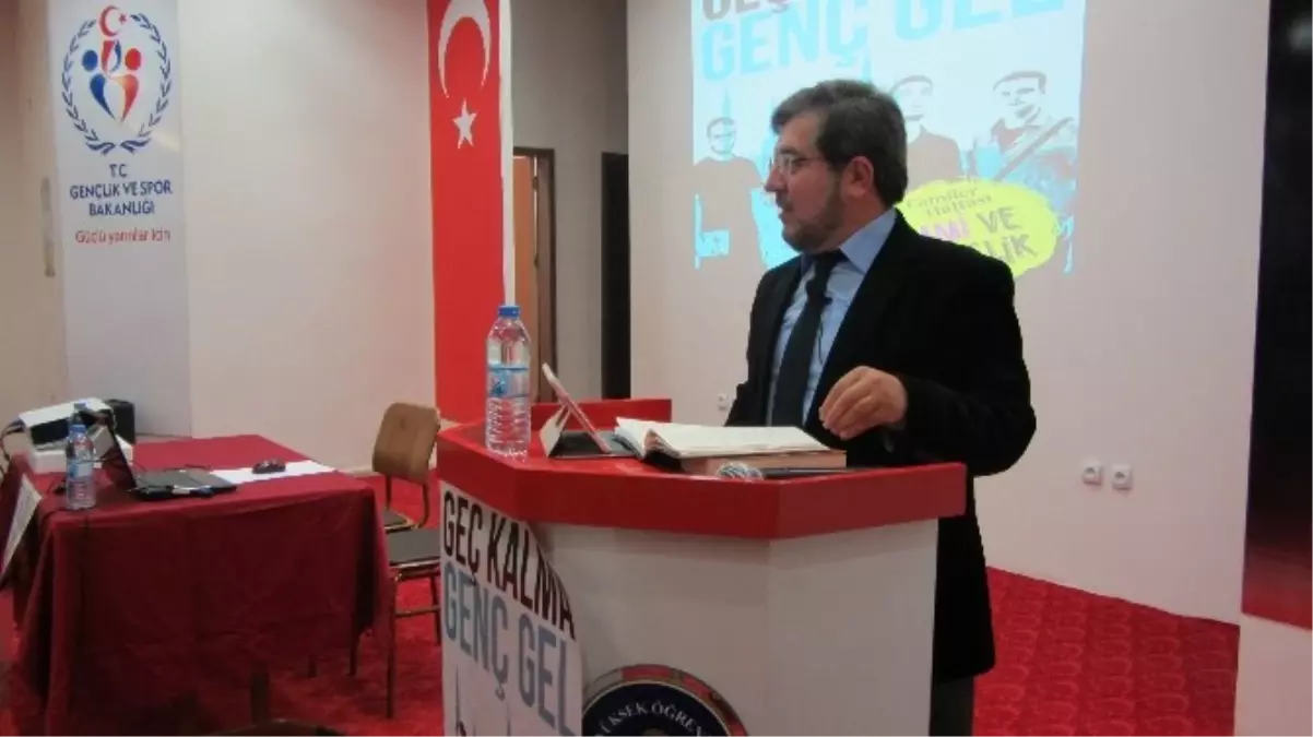 Kredi Yurtlar Kurumunda Kalan Öğrenciler Konferansta Bir Araya Geldi