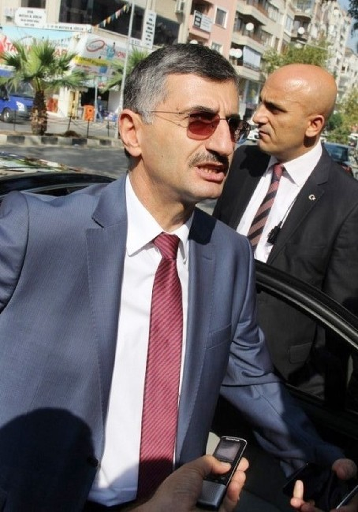 Manisa Valisi Bektaş\'tan Kesilen Zeytin Ağaçları ile İlgili Açıklama