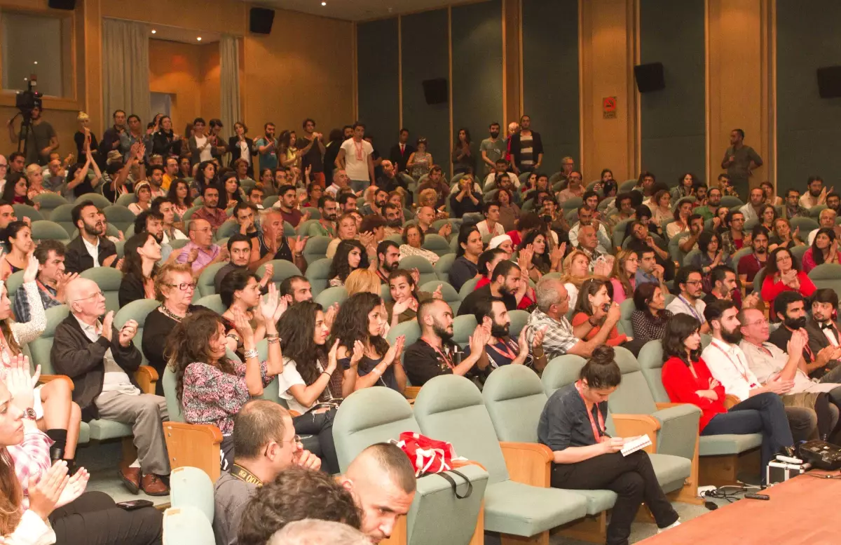 Nergis Anne\'nin Şarkısına Herkes Eşlik Etti