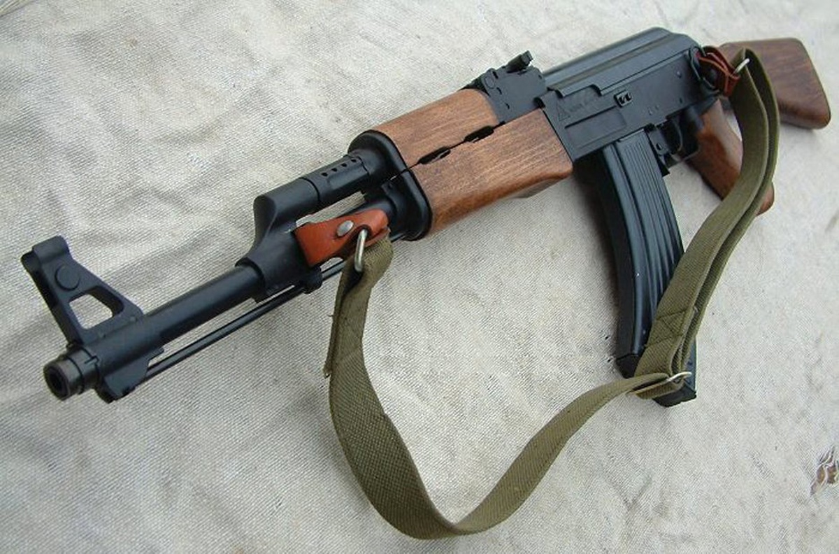 Şanlıurfa\'da Çöp Konteynerinden Uzun Namlulu Silah Çıktı