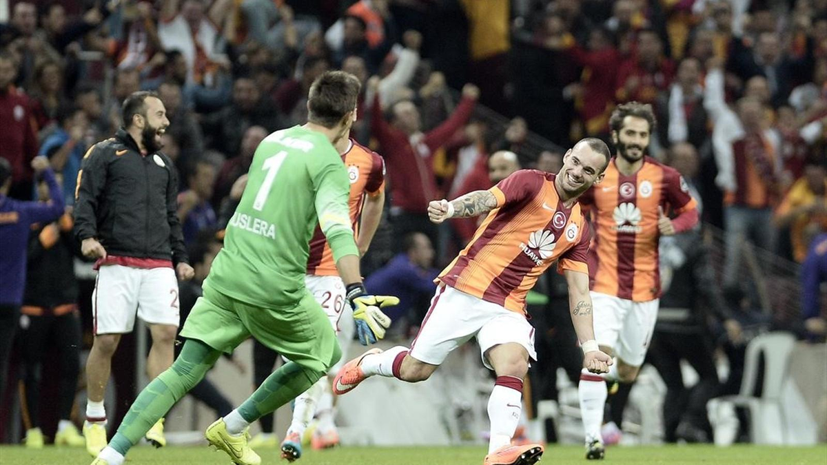Sneijder\'e İlk Tebrik Alex\'ten Geldi