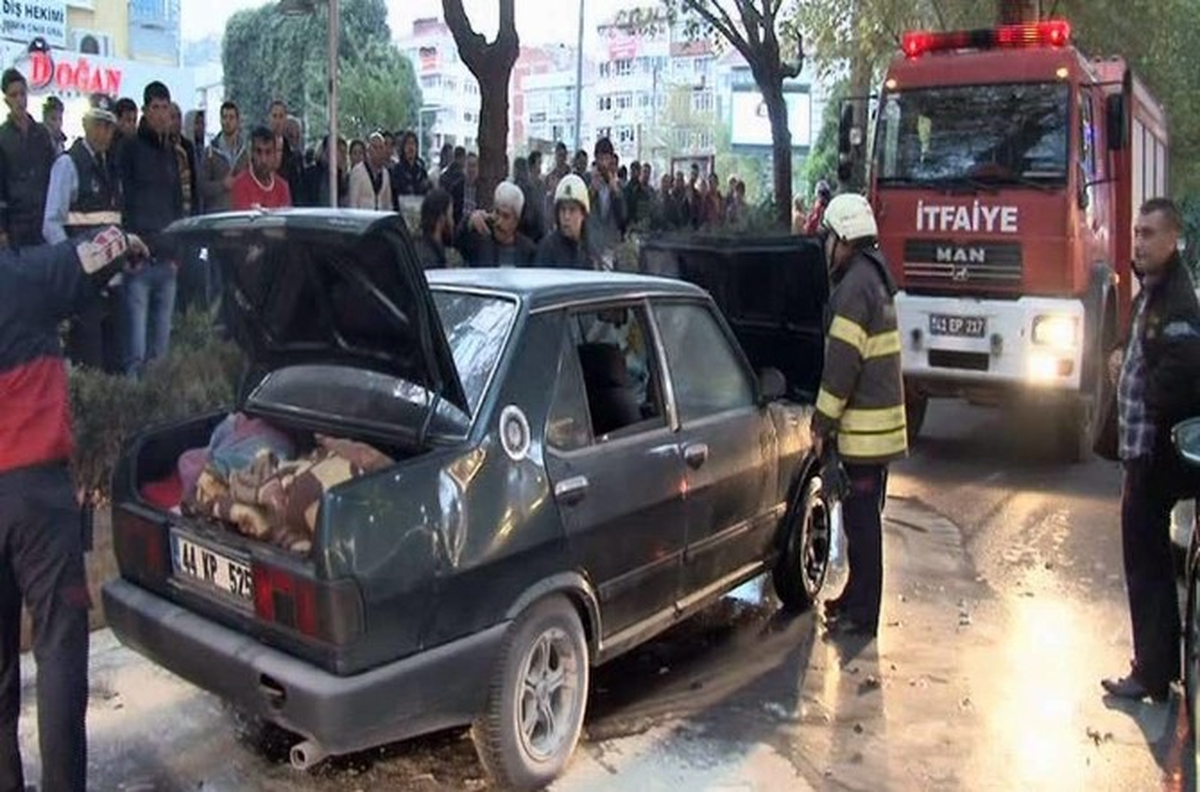 Suriyeli Ailenin İçinde Yaşadığı Araç Yandı