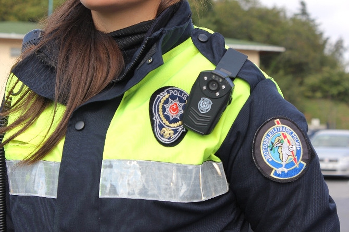 Tarsus\'ta Trafik Polislerinde Yaka Kamerası Uygulaması