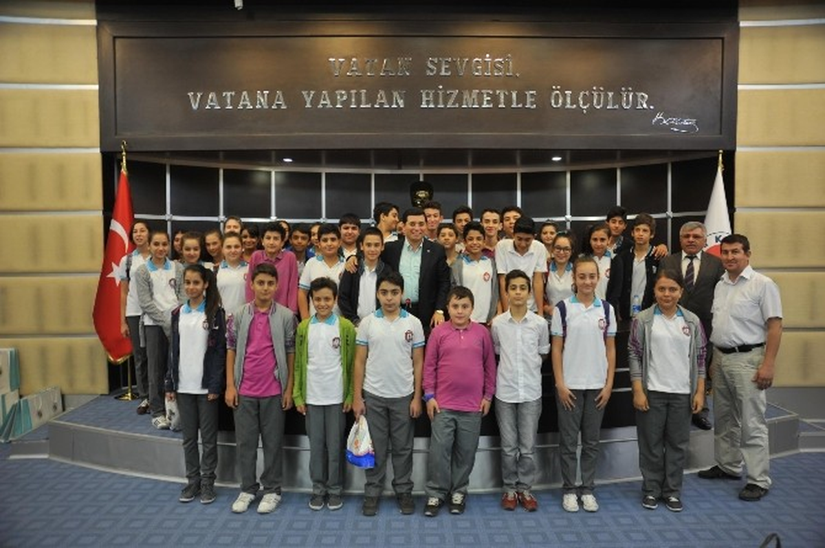 Tütüncü Öğrencilerle Bir Araya Geldi