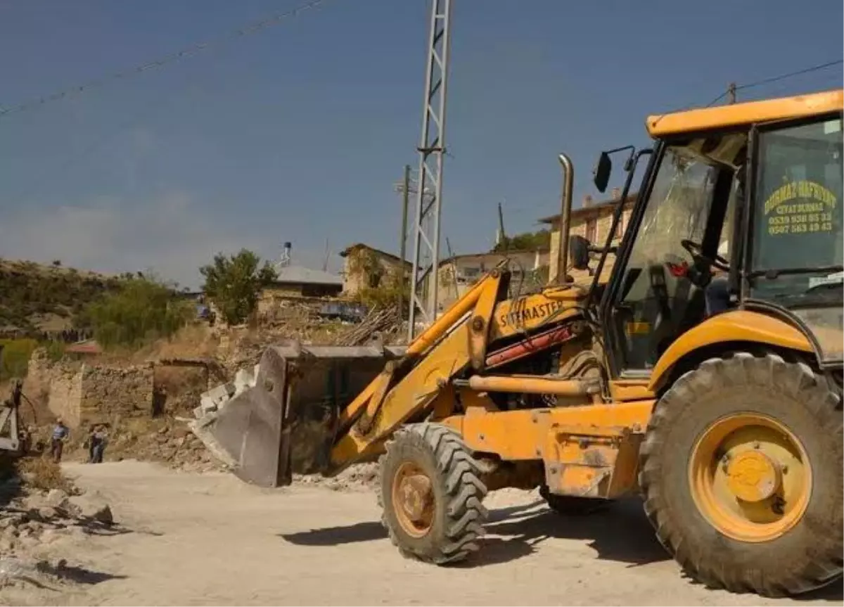 Yeni Mahallelerde Parke Çalışması Sürüyor