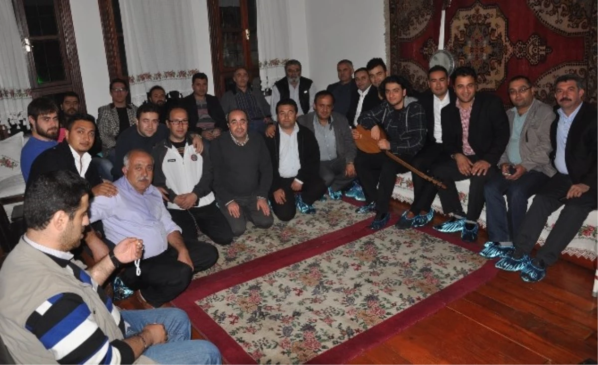 Yozgat\'ta Gazeteciler Çiğköfte Partisinde Bir Araya Geldi