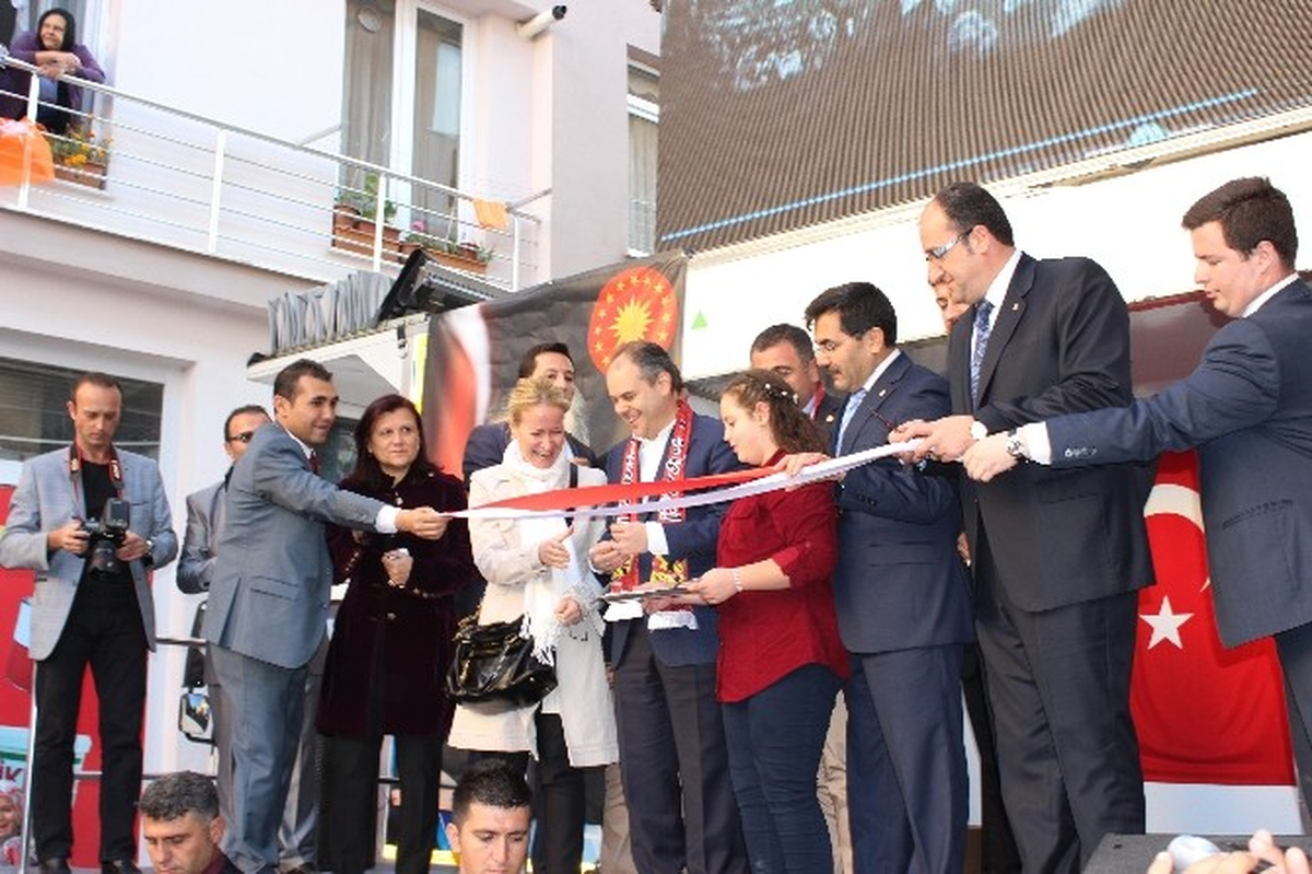 Bakan Kılıç, Partisinin İrtibat Bürosu Açılışına Katıldı