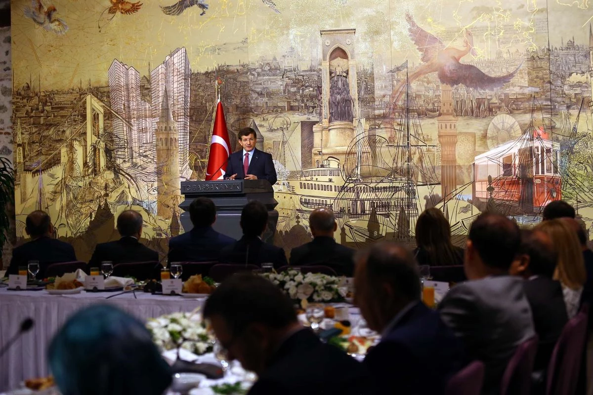Başbakan Davutoğlu, Akil İnsanlar Heyetiyle Buluştu