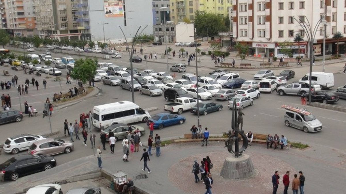 Batman\'da Trafik Işıklarının Çalışmaması Kazalara Davetiye Çıkarıyor