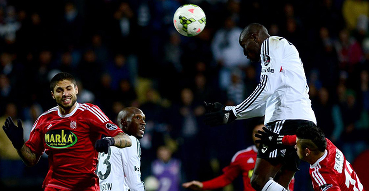 Demba Ba: İkinci Golde Top Elime Çarptı