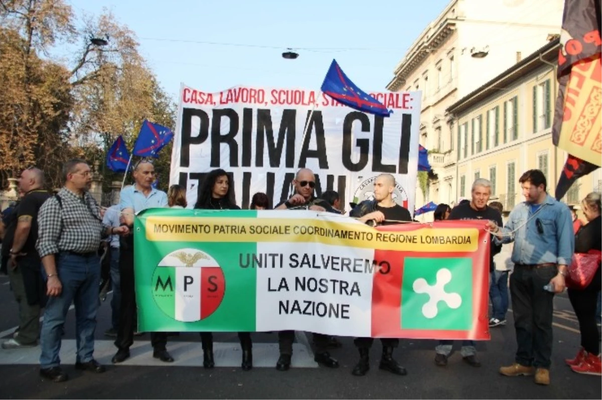 Göçmenleri İstemeyen İtalyanlar Meydanlara İndi